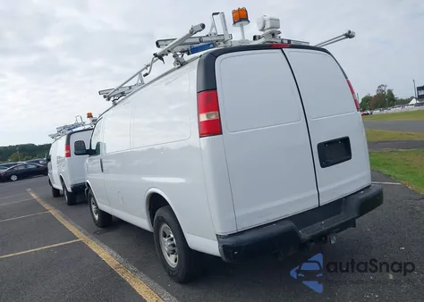 2015 Chevrolet Express 2500 Work Van z USA, uszkodzony, nr VIN 1GCWGFCF6F1159438